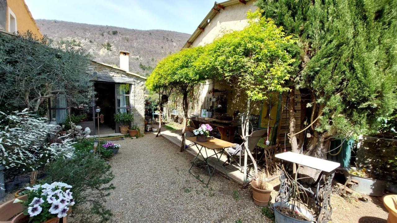 L'Olivier Sur La Place La Rochegiron 外观 照片